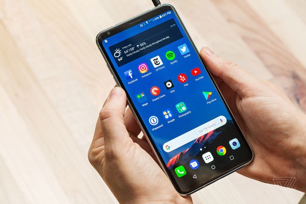 9 Lg V30 Cam Tren Tay Didonghathanh Dep 99