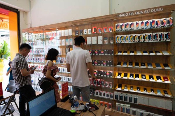 4 Khach Xem Tai Kv Phu Kien Didonghathanh Dep 99